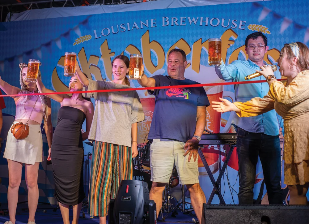 Cuộc thi bia tại Lễ hội bia Oktoberfest Nha Trang