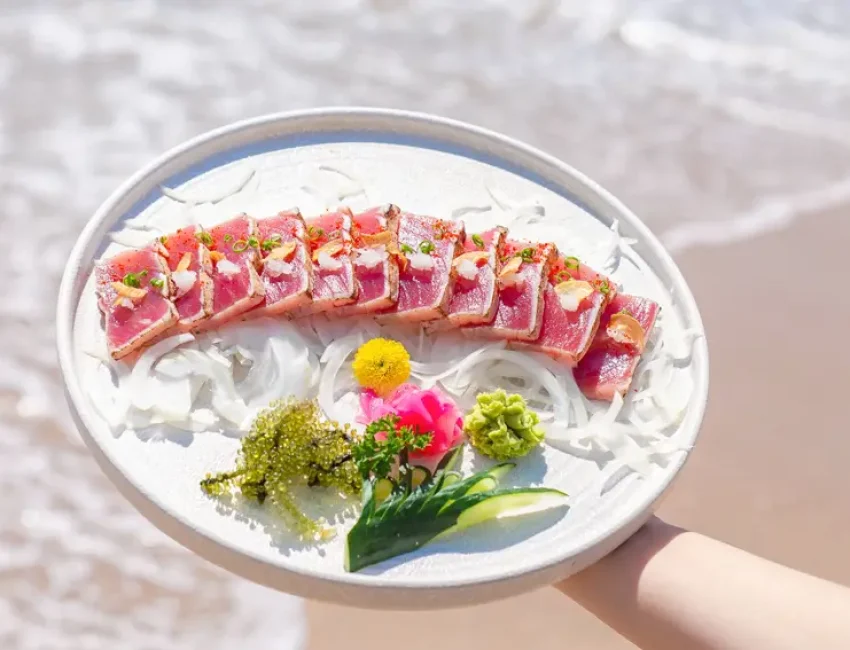 thưởng thức sushi với nhà hàng view biển Lousiane Brewhouse